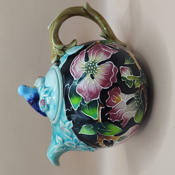 Blue Sky Ceramics Dogwood Teapot, featuring a Blue Bird on The Lid/Floral Design - Picture 3 of 8